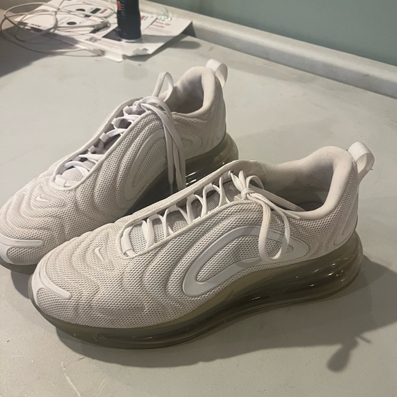 Air Max 720 ‘Metallic Platinum - Picture 2 of 3